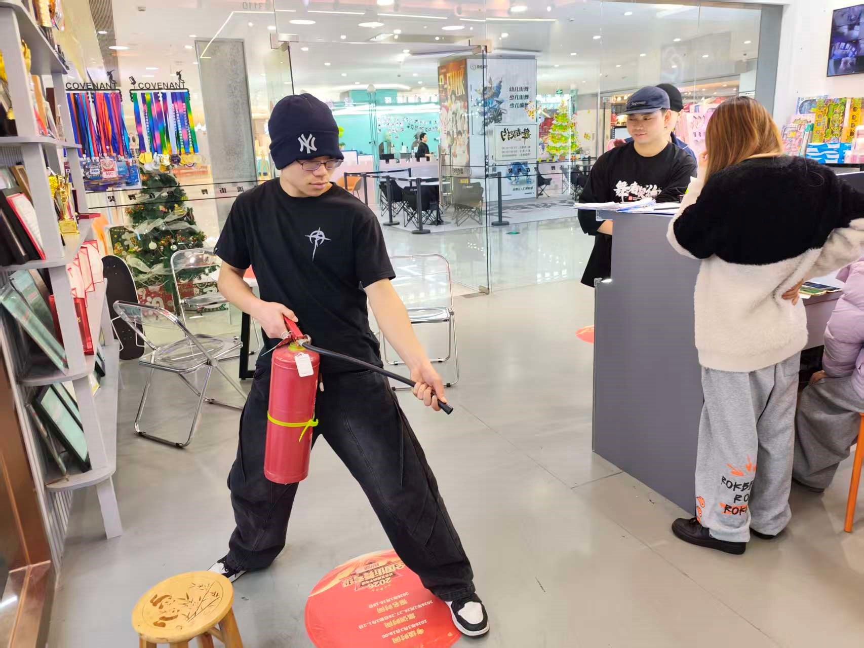 水晶城開展消防技能培訓(xùn)，筑牢安全防護(hù)網(wǎng)