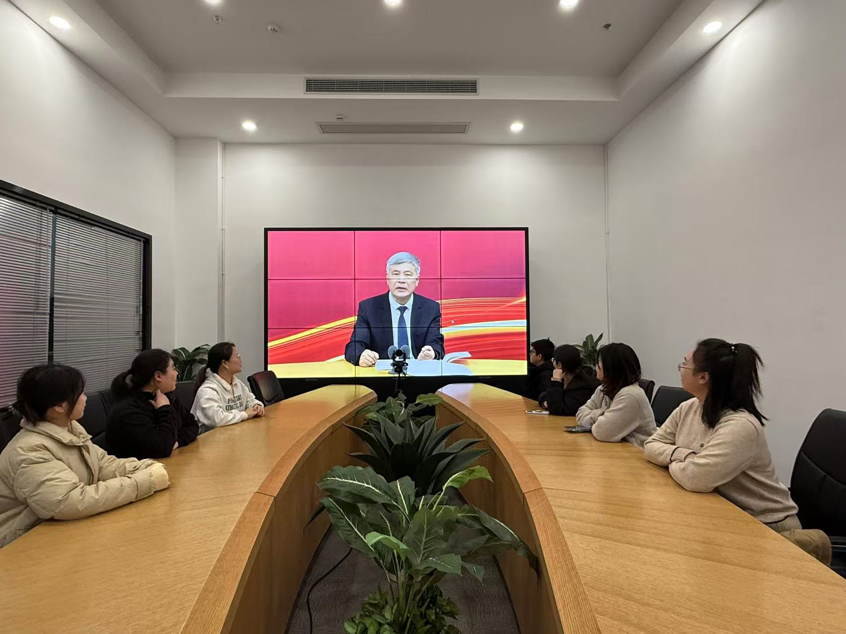 建華文創(chuàng)集團行政黨支部開展“深入學(xué)習(xí)貫徹黨的二十屆三中全會精神”主題黨日活動