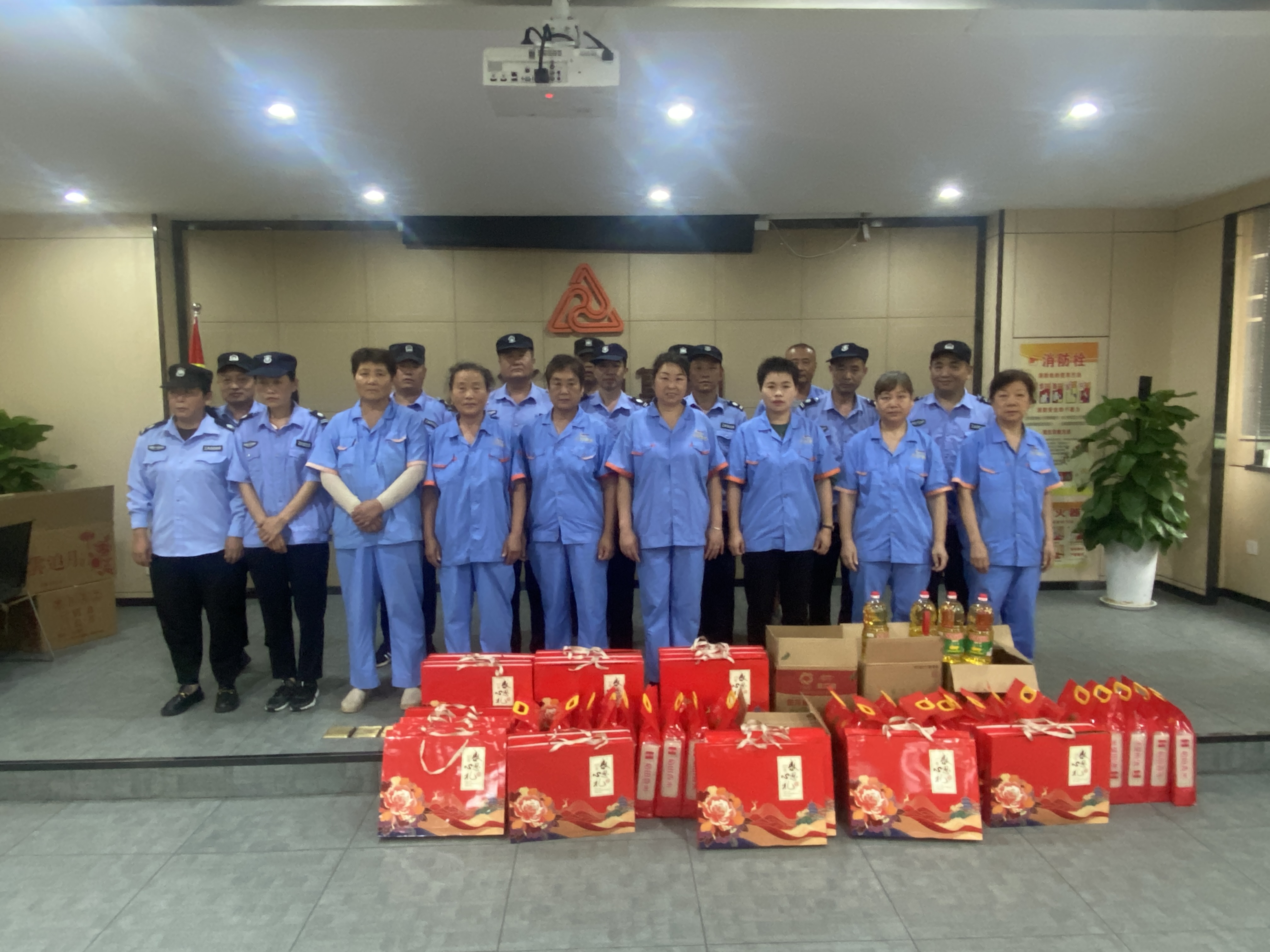 “濃情中秋節(jié)，慰問暖人心”——建華文創(chuàng)集團(tuán)工會(huì)開展一線職工慰問活動(dòng)