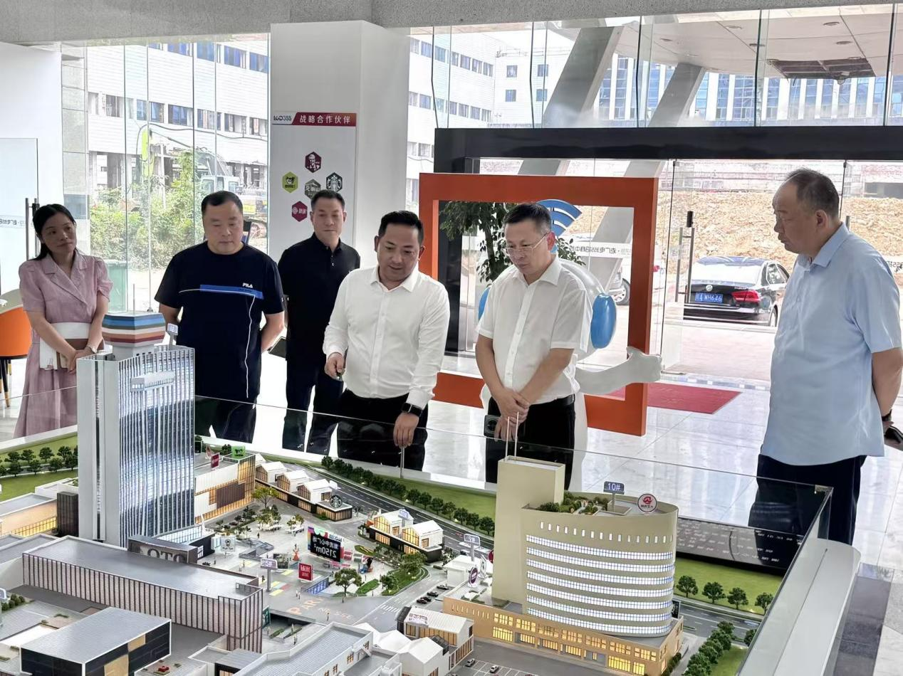 合肥市包河區(qū)區(qū)委副書記劉登銀調研安徽老廣電355潮流創(chuàng)意社區(qū)