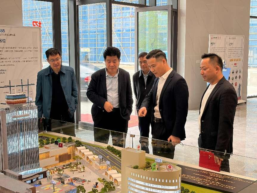 安徽廣播電視臺臺長吳文勝一行 蒞臨355創(chuàng)意社區(qū)調(diào)研指導(dǎo)