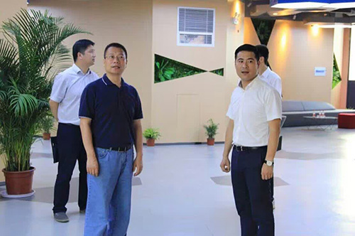 20160818拱墅區(qū)委常委、組織部李煒蒞臨杭州建華文創(chuàng)集團總部調(diào)研指導(dǎo) (3).jpg
