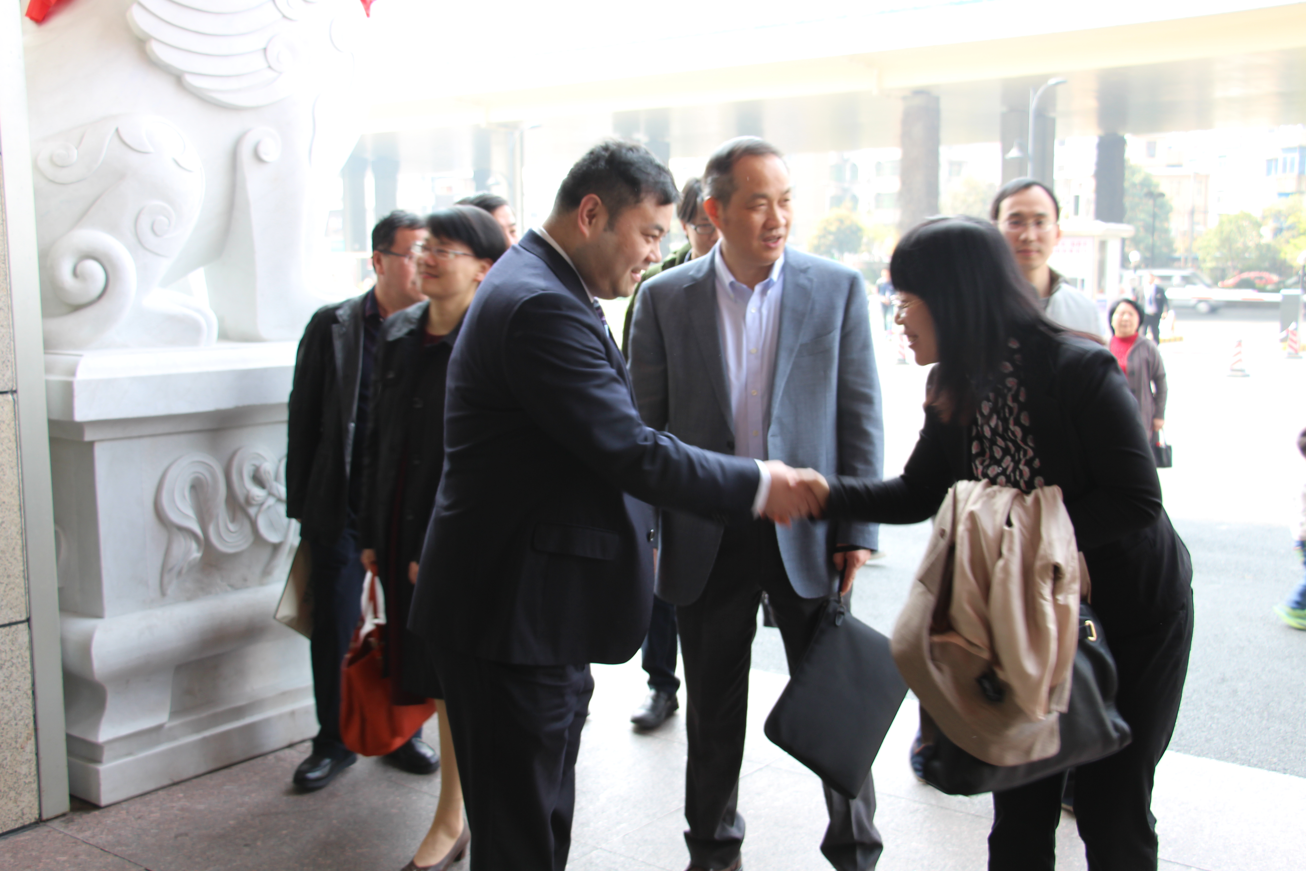 中央黨校課題組專(zhuān)家一行蒞臨水晶城調(diào)研1 (1).JPG