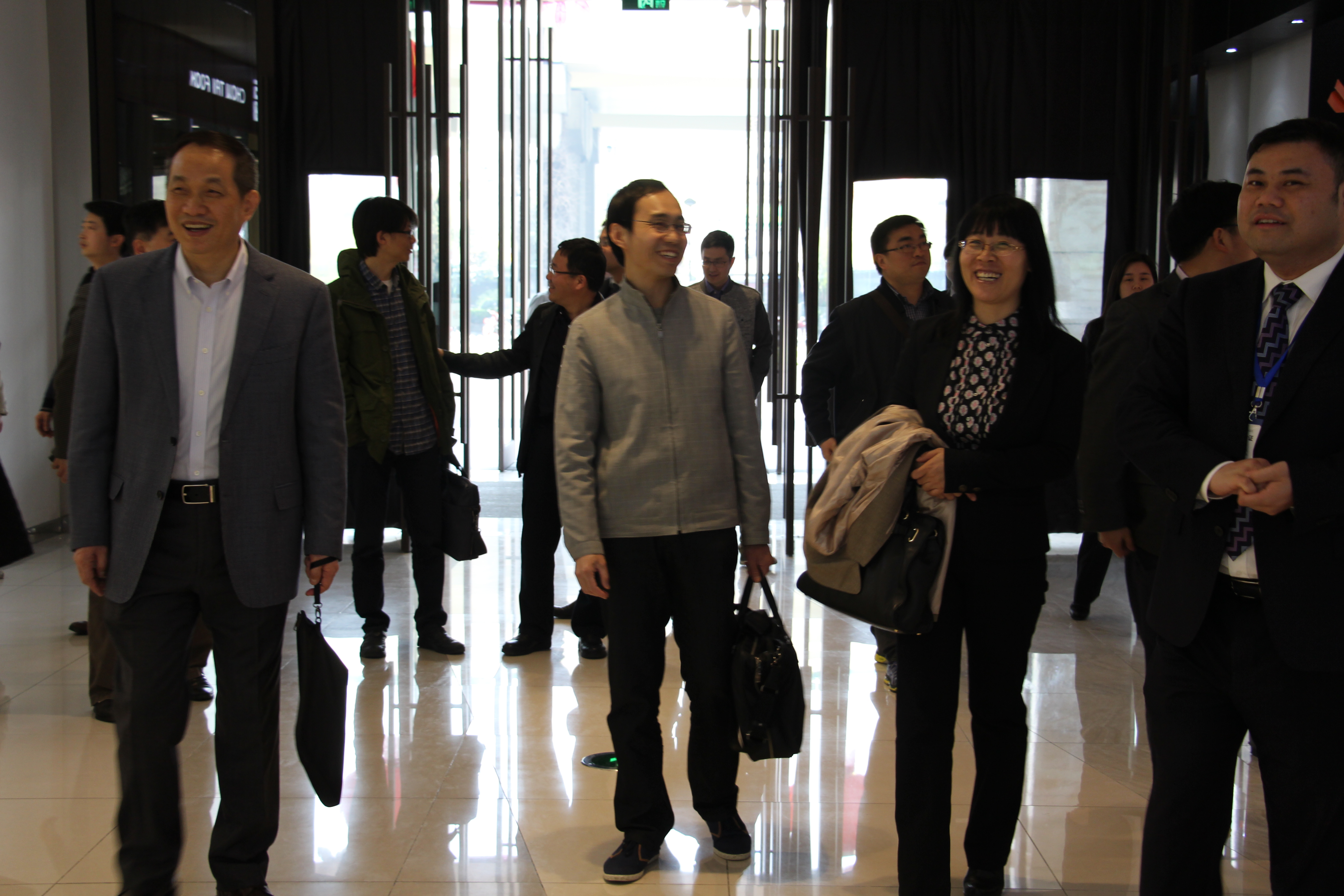 中央黨校課題組專(zhuān)家一行蒞臨水晶城調(diào)研1 (2).JPG