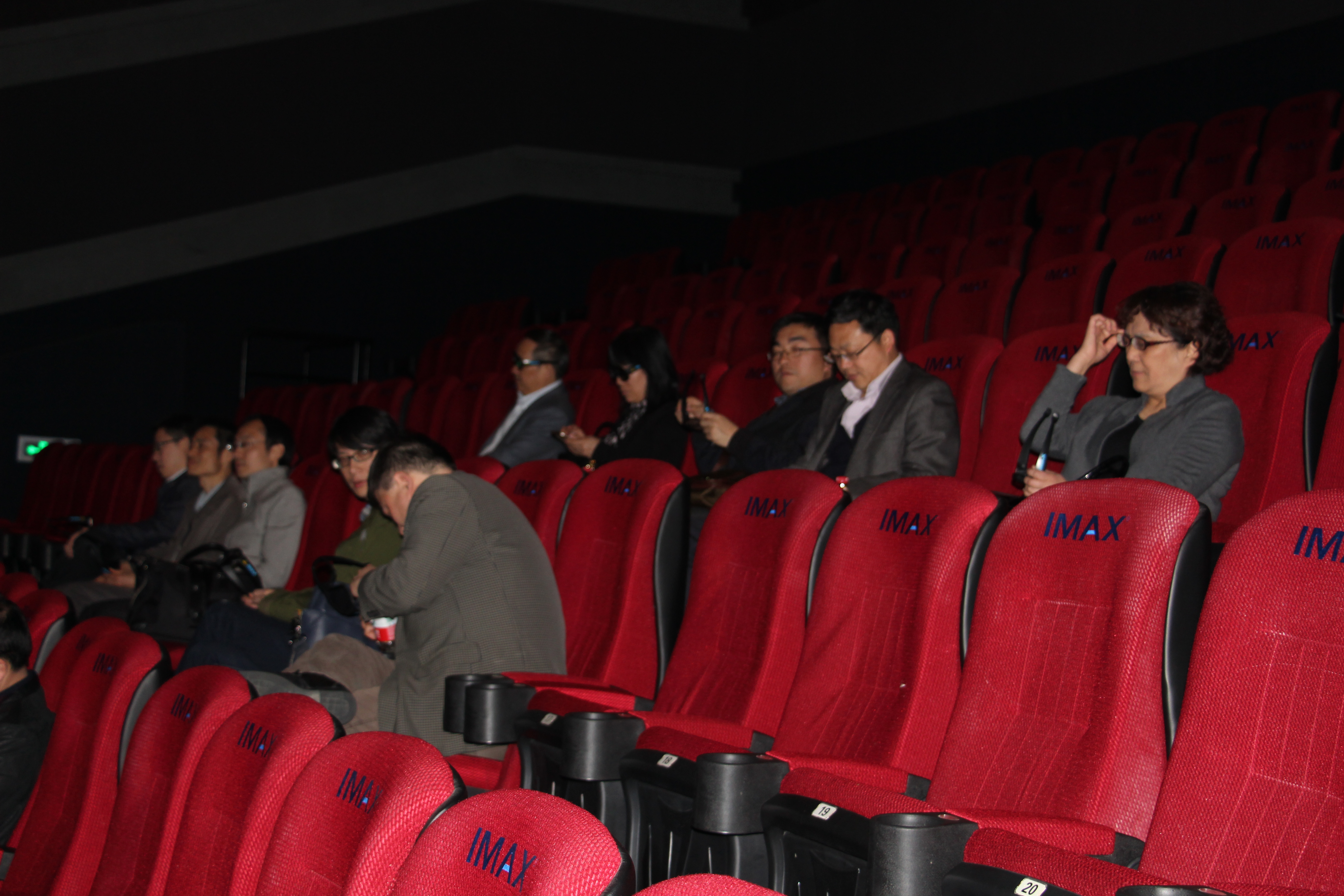 中央黨校課題組專(zhuān)家一行蒞臨水晶城調(diào)研1 (3).JPG