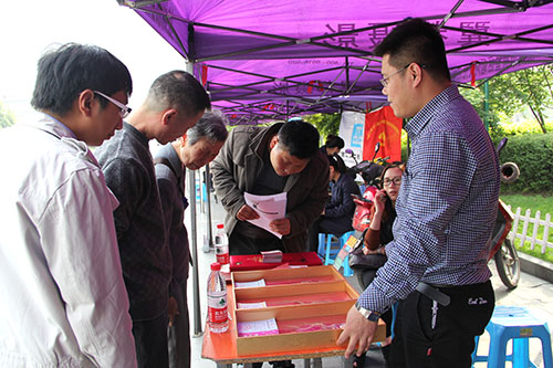 建華文創(chuàng)園黨團代表參加“網(wǎng)淘”志愿者活動 (3).jpg